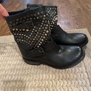 Steve Madden combat boots